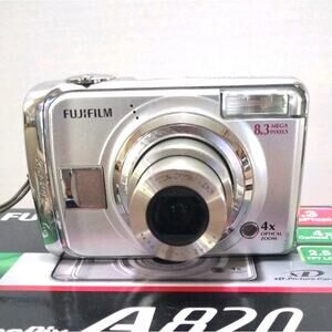 Fujifilm Finepix 8.3 MP 4x Digital Zoom A820 Digital Camera With Box Silver